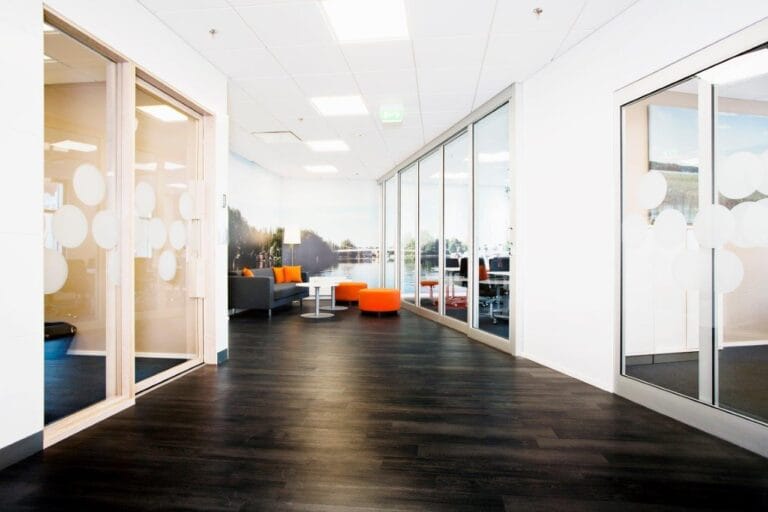 Pankki – Designflooring vinyylilankku